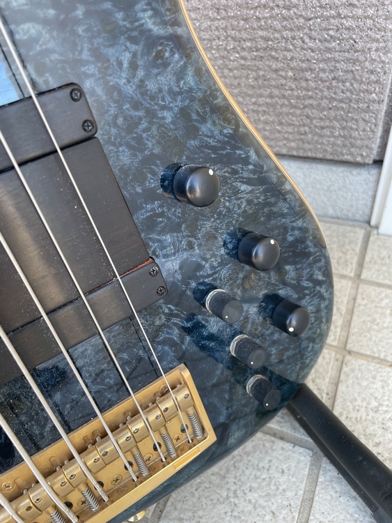 SUGI 6弦ベース（ピアノ・楽器・PA機材）の商品画像 - 査定依頼日：2026年10月5日 - 最高査定価格：300,000円
