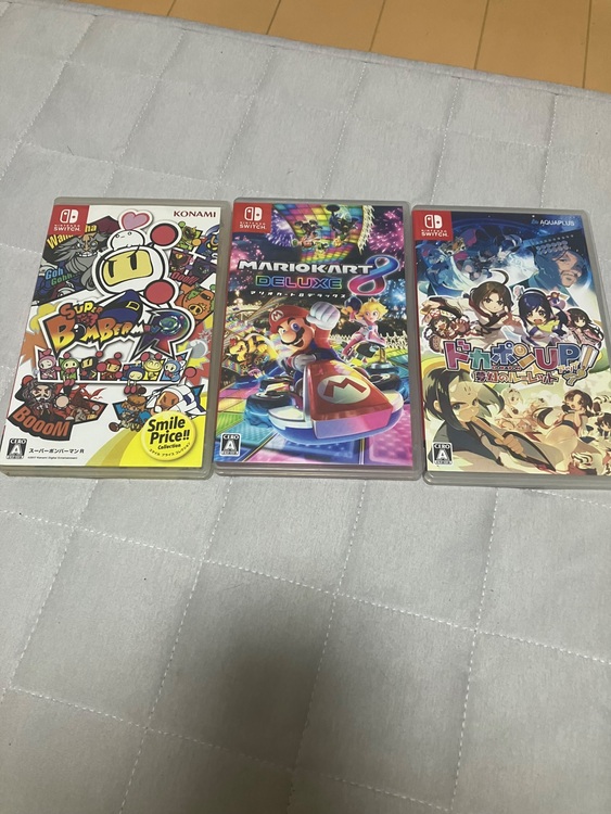 Switch マリオカートデラックス、ドカポンＵＰ夢幻、ボンバーマン、漫画セット（ゲーム機本体・ゲームソフト）の商品画像 - 査定依頼日：2025年9月24日 - 最高査定価格：4,000円