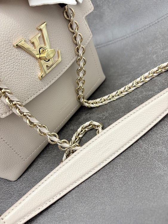 ロックミーエヴァー mini（ブランドバッグ）の商品画像 - 査定依頼日：2025年6月19日 - 最高査定価格：300,000円