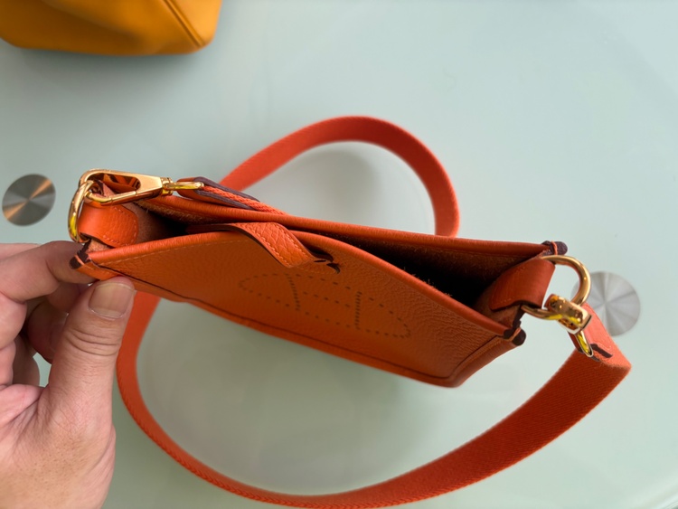 エヴリン（ブランドバッグ）の商品画像 - 査定依頼日：2026年2月17日 - 最高査定価格：350,000円