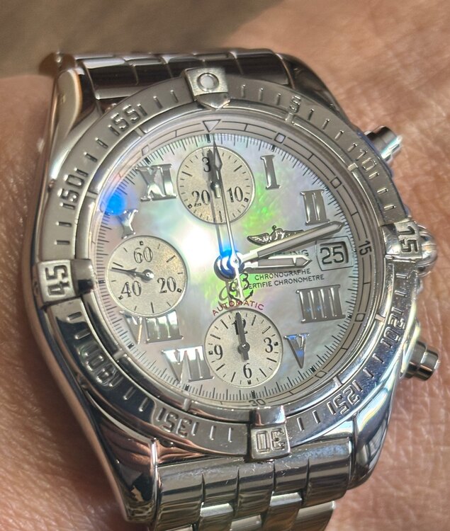 クロノコックピットホワイトシェル文字盤（高級時計）の商品画像 - 査定依頼日：2025年3月7日 - 最高査定価格：145,000円