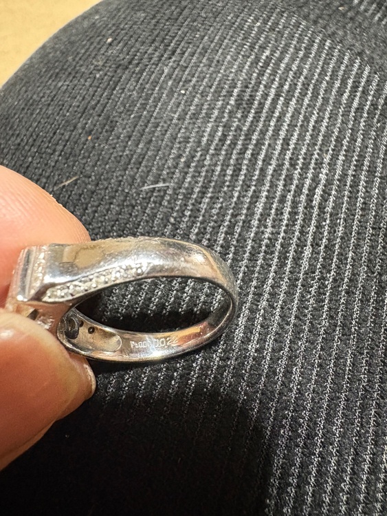 ダイヤリング（宝石）の商品画像 - 査定依頼日：2026年3月30日 - 最高査定価格：2,000,000円