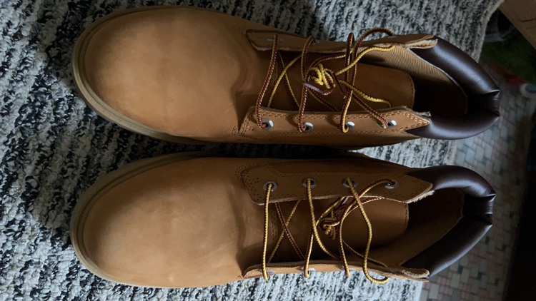 ティンバーランドチャッカーブーツ（古着・ファッション）の商品画像 - 査定依頼日：2025年9月18日 - 最高査定価格：4,000円