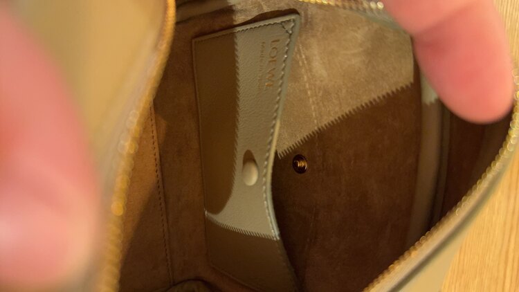 ロエベ　アマソナ16（ブランドバッグ）の商品画像 - 査定依頼日：2025年4月23日 - 最高査定価格：120,000円