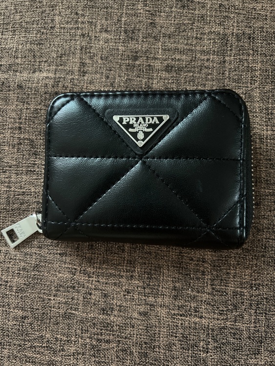 プラダ  （ブランドバッグ）の商品画像 - 査定依頼日：2025年8月17日 - 最高査定価格：40,000円