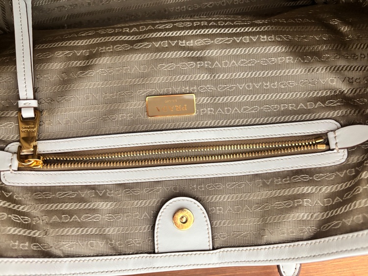 PRADAトートバック（ブランドバッグ）の商品画像 - 査定依頼日：2026年3月21日 - 最高査定価格：90,000円