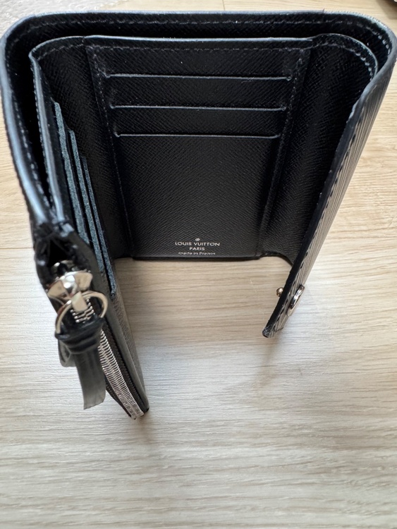 ポルトフォイユ・ヴィクトリーヌ M62173（ブランド財布・小物）の商品画像 - 査定依頼日：2026年4月18日 - 最高査定価格：100,000円