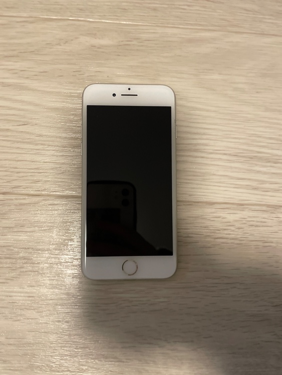 iPhone7 128GB au（スマホ）の商品画像 - 査定依頼日：2026年3月10日 - 最高査定価格：2,500円