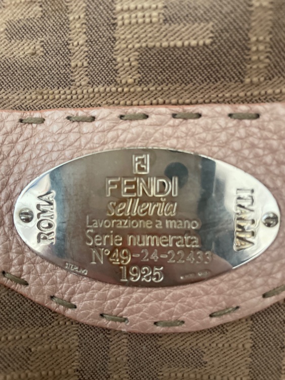 フェンディ  （ブランドバッグ）の商品画像 - 査定依頼日：2025年6月29日 - 最高査定価格：40,000円