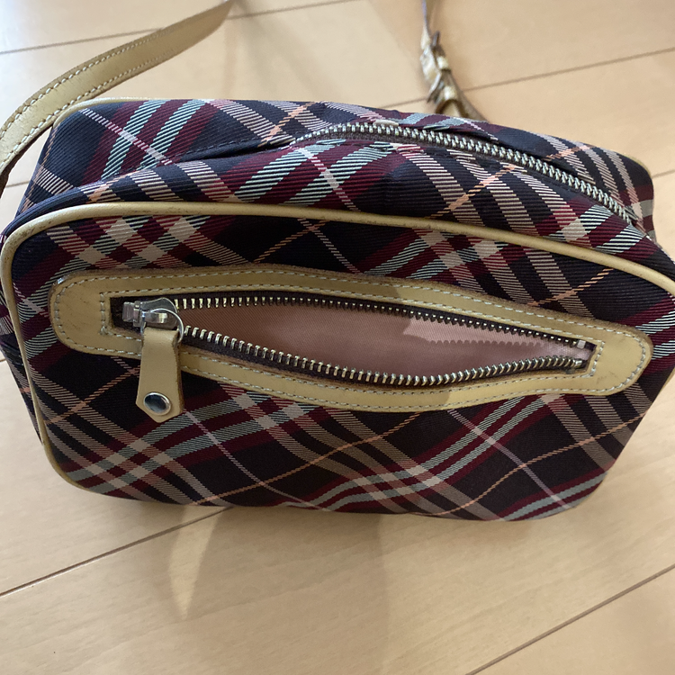 バーバリー　ブルーレーベル　ショルダーバッグ　ネイビー　キャンバス/レザー（ブランドバッグ）の商品画像 - 査定依頼日：2022年4月20日 - 最高査定価格：25,000円