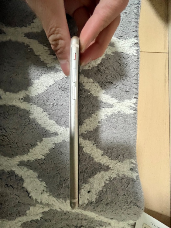 iPhone SE (第 2 世代) 128GB SIMフリー（スマホ）の商品画像 - 査定依頼日：2026年1月10日 - 最高査定価格：12,000円