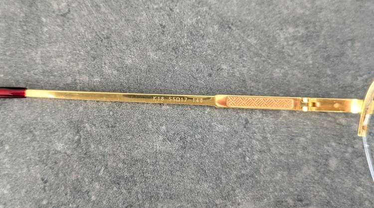 メガネフレーム Burberrys627k k18 （金・貴金属）の商品画像 - 査定依頼日：2025年4月12日 - 最高査定価格：130,000円