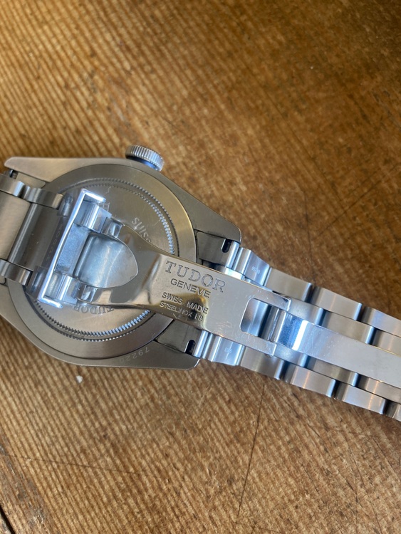 チューダー ブラックベイ 79220a（高級時計）の商品画像 - 査定依頼日：2025年7月15日 - 最高査定価格：380,000円