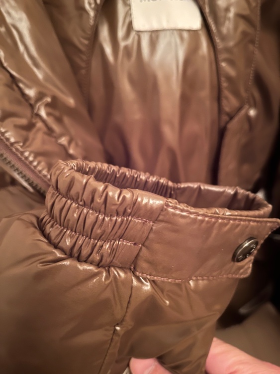 モンクレールダウン（古着・ファッション）の商品画像 - 査定依頼日：2026年1月6日 - 最高査定価格：24,000円