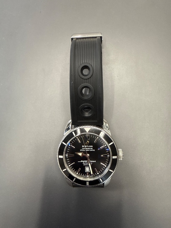 ブライトリング スーパーオーシャン （高級時計）の商品画像 - 査定依頼日：2025年9月21日 - 最高査定価格：370,000円