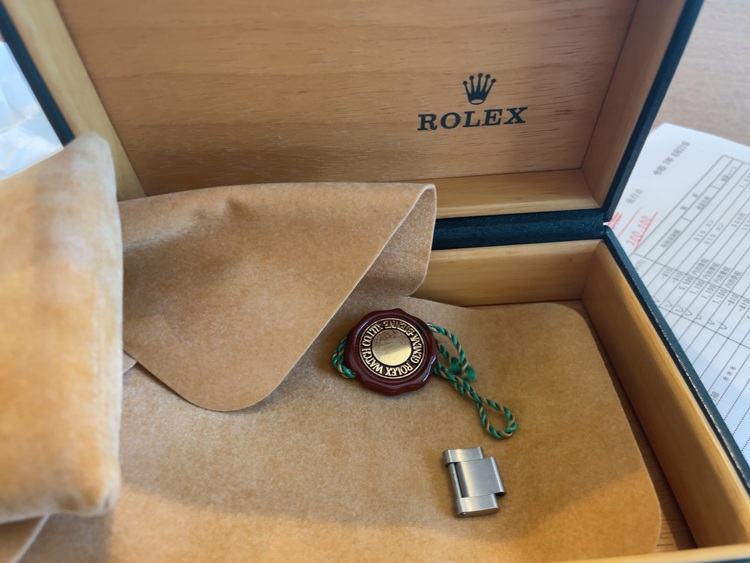 ロレックス エクスプローラー 1657（高級時計）の商品画像 - 査定依頼日：2025年8月31日 - 最高査定価格：1,150,000円