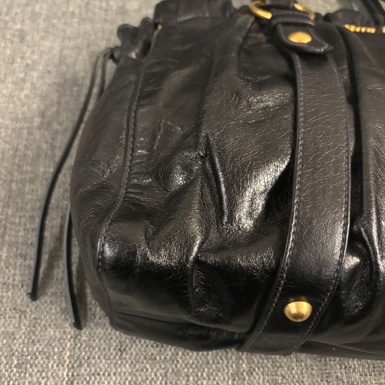 ミュウミュウ  （ブランドバッグ）の商品画像 - 査定依頼日：2025年12月17日 - 最高査定価格：35,000円