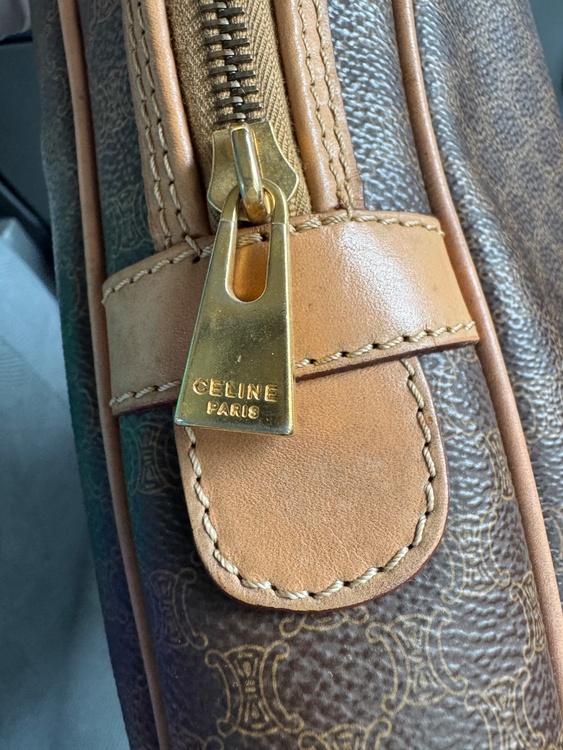 ビジネスバック（ブランドバッグ）の商品画像 - 査定依頼日：2025年12月22日 - 最高査定価格：20,000円