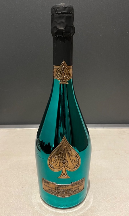シャンパン アルマン・ド・ブリニャック （お酒）の商品画像 - 査定依頼日：2026年4月16日 - 最高査定価格：37,000円
