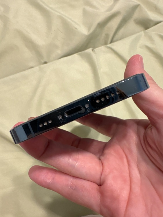 iPhone 13 Pro 256GB SIMフリー（スマホ）の商品画像 - 査定依頼日：2025年11月16日 - 最高査定価格：65,000円