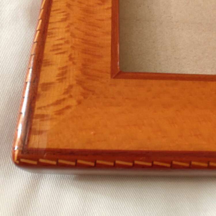 HERMES フォトスタンド　マホガニーラッカー仕上げ　ステッチ模様象嵌（美術品・骨董品）の商品画像 - 査定依頼日：2025年4月18日 - 最高査定価格：16,000円