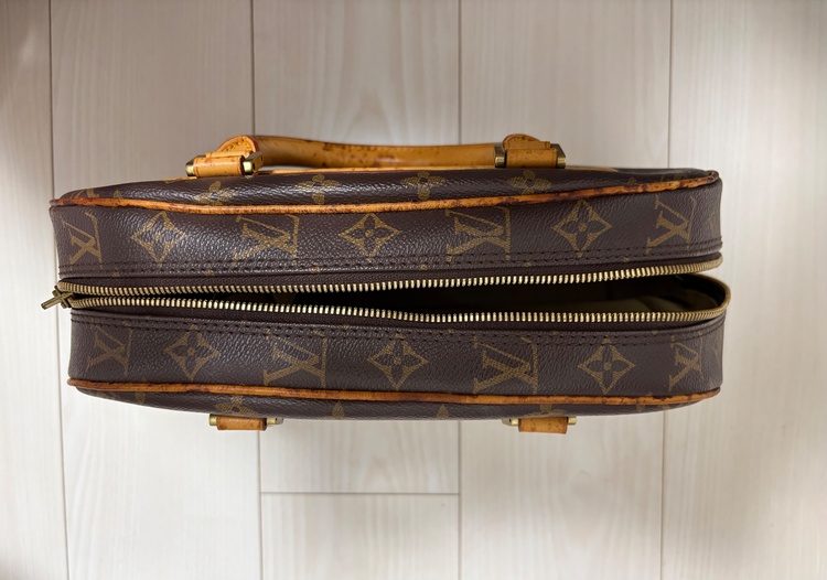 ルイヴィトン モノグラム （ブランドバッグ）の商品画像 - 査定依頼日：2025年12月10日 - 最高査定価格：16,000円