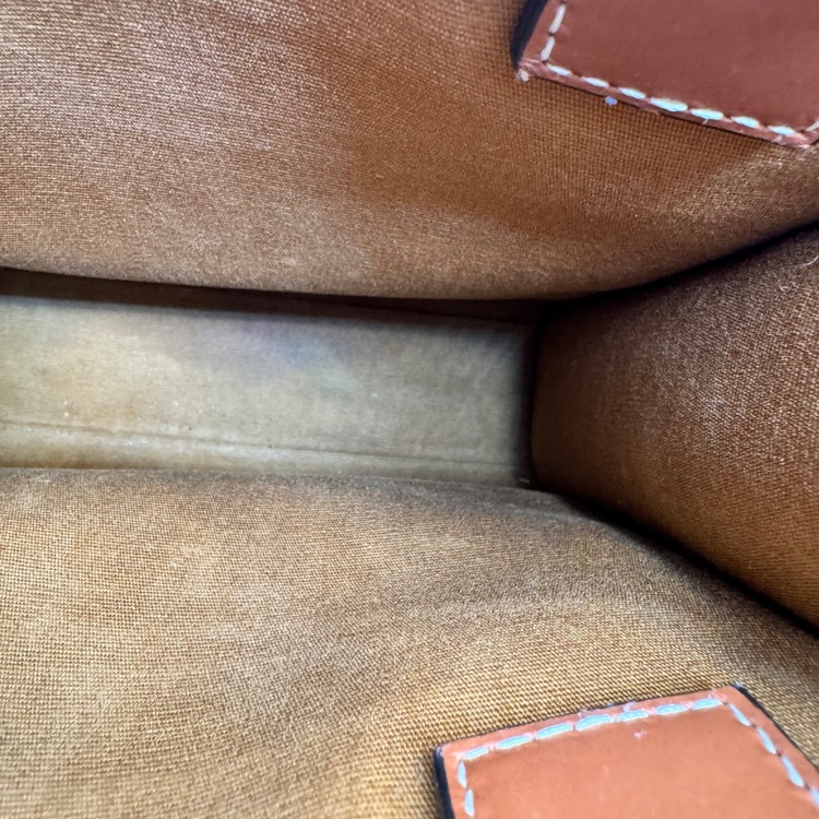 CELINE Mini Vertical Cabas In Triomphe （ブランドバッグ）の商品画像 - 査定依頼日：2025年6月28日 - 最高査定価格：70,000円