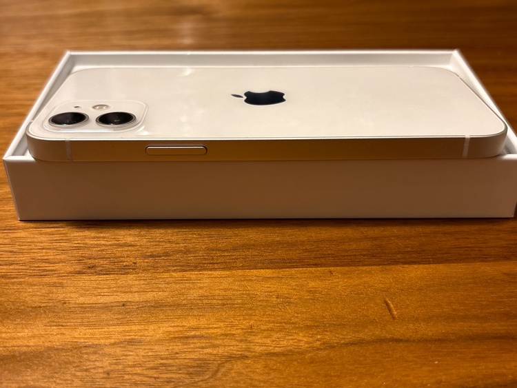 iPhone 12 128GB SIMフリー（スマホ）の商品画像 - 査定依頼日：2026年3月14日 - 最高査定価格：27,000円