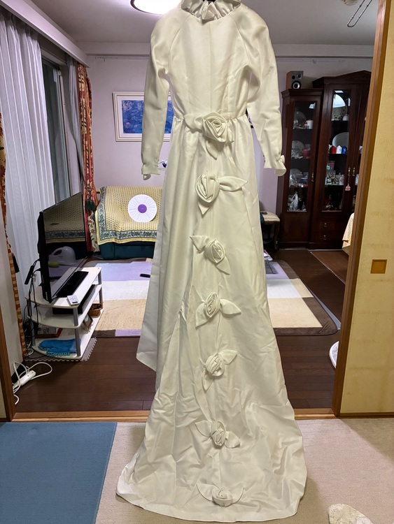 ウエディングドレス（古着・ファッション）の商品画像 - 査定依頼日：2025年11月1日 - 最高査定価格：1,500円