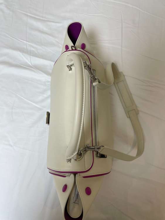 トラペーズ　白×ピンク（ブランドバッグ）の商品画像 - 査定依頼日：2022年9月29日 - 最高査定価格：30,000円