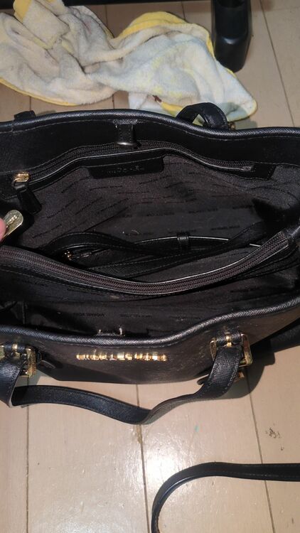 マイケルコース（古着・ファッション）の商品画像 - 査定依頼日：2025年9月27日 - 最高査定価格：2,500円