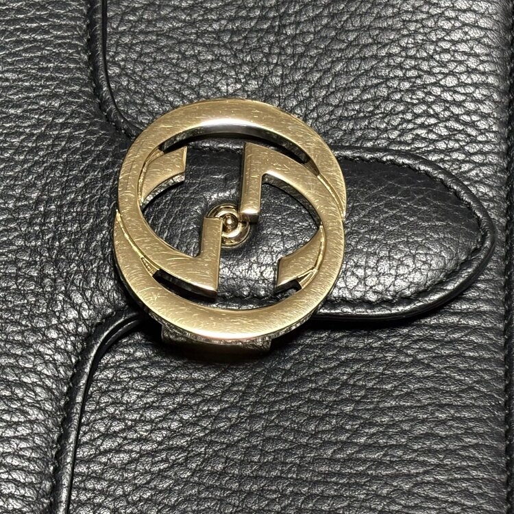 インターロッキング レザー ショルダーバッグ （ブランドバッグ）の商品画像 - 査定依頼日：2025年1月6日 - 最高査定価格：80,000円