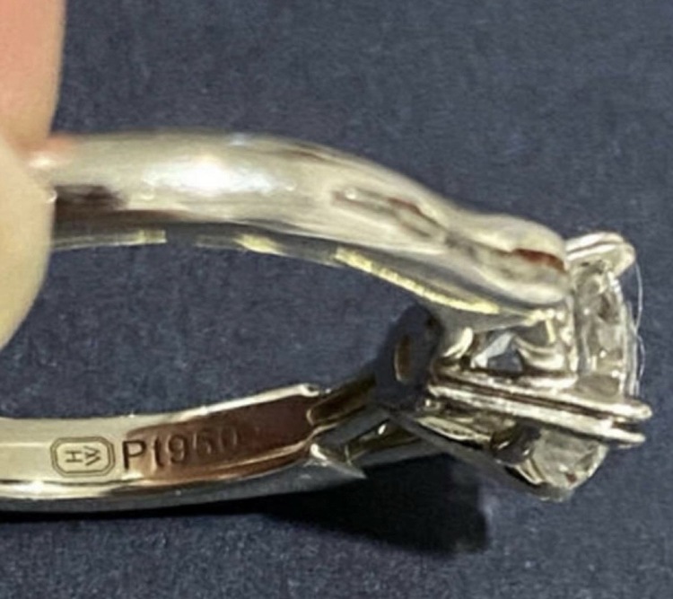 ハリーウィンストン　トリストリング（宝石）の商品画像 - 査定依頼日：2026年2月17日 - 最高査定価格：400,000円