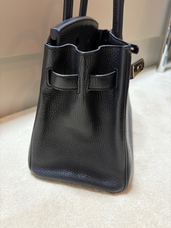 バーキン30 黒　ゴールド金具（ブランドバッグ）の商品画像 - 査定依頼日：2025年8月18日 - 最高査定価格：1,600,000円