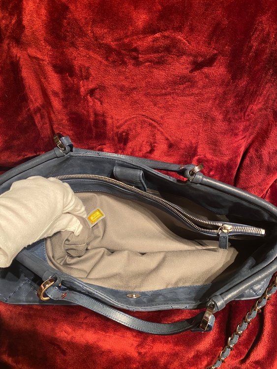 2wayレザーショルダーバック（ブランドバッグ）の商品画像 - 査定依頼日：2026年3月22日 - 最高査定価格：130,000円