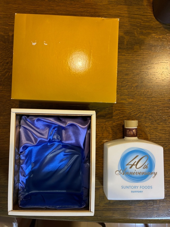 サントリー響17年 40周年記念限定陶器ボトル（お酒）の商品画像 - 査定依頼日：2026年7月17日 - 最高査定価格：70,000円