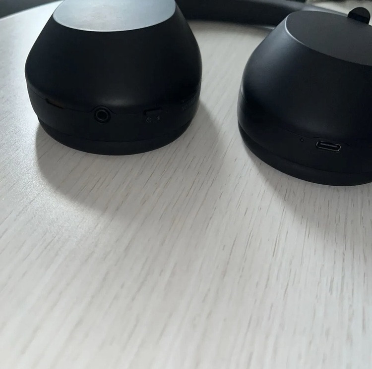 SONY wh-1000xm5（オーディオ・スピーカー）の商品画像 - 査定依頼日：2026年3月17日 - 最高査定価格：10,000円