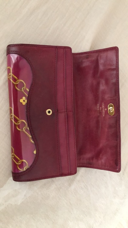 長財布（ブランドバッグ）の商品画像 - 査定依頼日：2022年6月6日 - 最高査定価格：18,000円