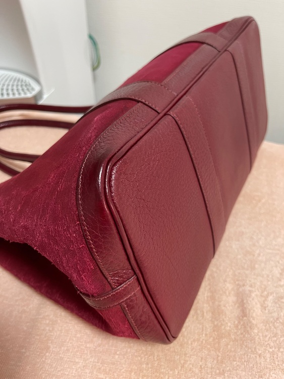 ガーデンパーティー　エンジ（ブランドバッグ）の商品画像 - 査定依頼日：2025年7月28日 - 最高査定価格：240,000円