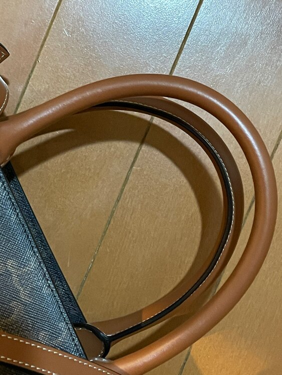 バーティカルカバ スモール（ブランドバッグ）の商品画像 - 査定依頼日：2024年12月28日 - 最高査定価格：90,000円