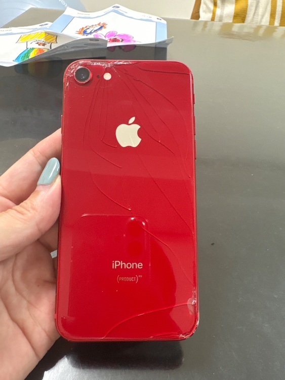 iPhone8 赤（スマホ）の商品画像 - 査定依頼日：2025年7月31日 - 最高査定価格：2,000円