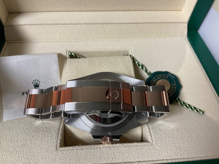 ロレックス GMTマスター （高級時計）の商品画像 - 査定依頼日：2025年6月21日 - 最高査定価格：3,020,000円