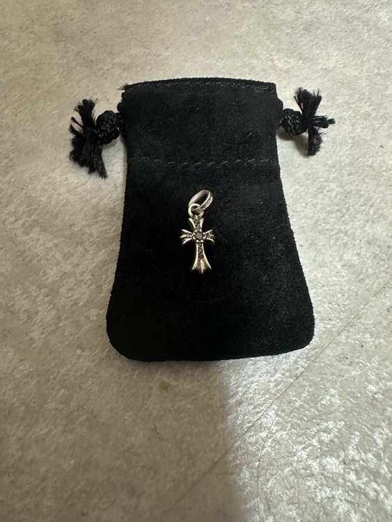 CHクロスベビーファットチャームwithパヴェブラックダイヤモンド（金・貴金属）の商品画像 - 査定依頼日：2025年7月17日 - 最高査定価格：200,000円