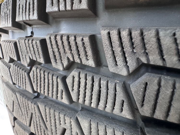 ヨコハマiceGUARD G075（カー用品）の商品画像 - 査定依頼日：2026年2月10日 - 最高査定価格：8,000円