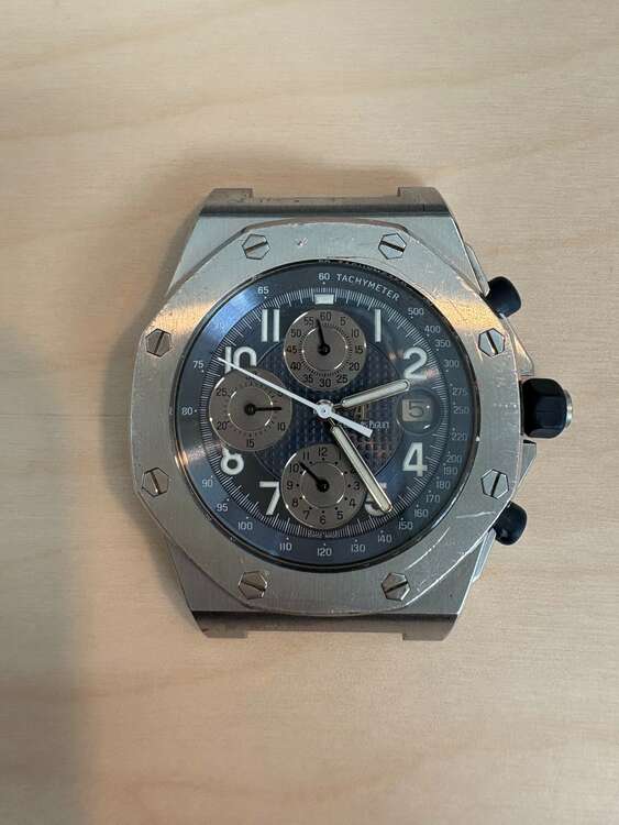 オーデマピゲ ロイヤルオークオフショア （高級時計）の商品画像 - 査定依頼日：2025年5月21日 - 最高査定価格：2,350,000円