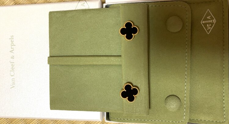 ヴァンクリーフアンドアーペル（金・貴金属）の商品画像 - 査定依頼日：2025年4月17日 - 最高査定価格：2,210,000円