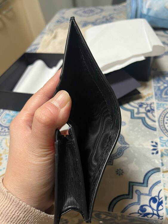 プラダ　財布（ブランド財布・小物）の商品画像 - 査定依頼日：2025年1月28日 - 最高査定価格：30,000円