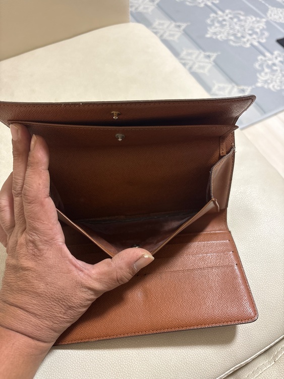 長財布（ブランド財布・小物）の商品画像 - 査定依頼日：2025年12月2日 - 最高査定価格：10,000円