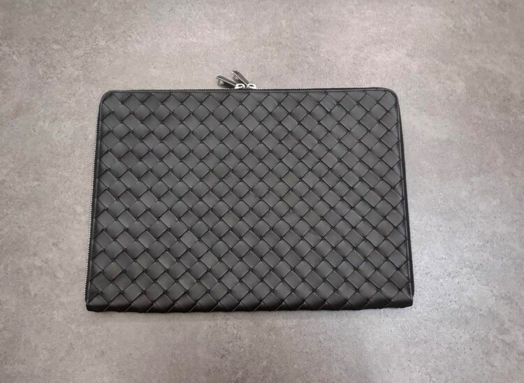 ボッテガイントレチャートレザーポーチか（ブランドバッグ）の商品画像 - 査定依頼日：2025年4月14日 - 最高査定価格：55,000円