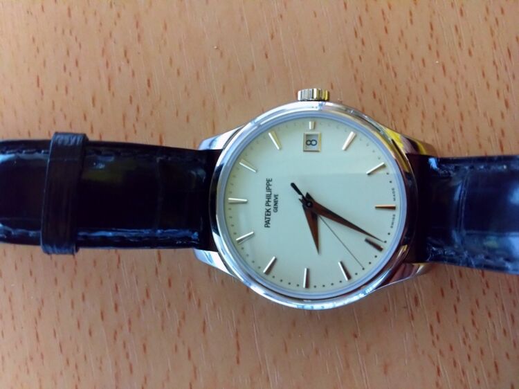 パテックフィリップ　カラトラバ　５２２７G　００１（高級時計）の商品画像 - 査定依頼日：2025年11月17日 - 最高査定価格：3,500,000円